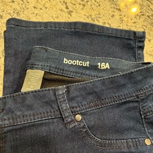 New Avenue Jeans. Boot Cut. 16A
